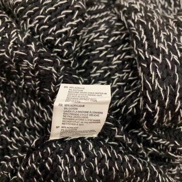 Modern Designer Lattice Back Knit Sweater - Picture 6 of 6